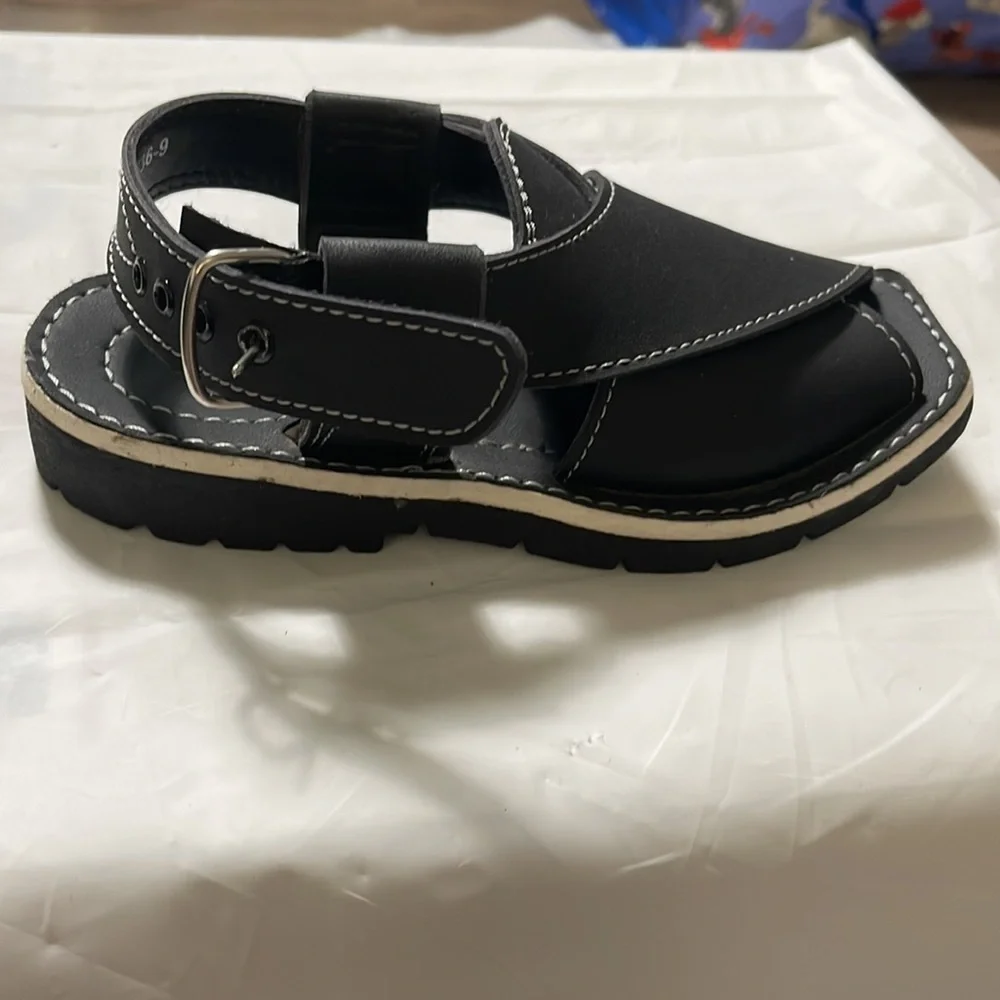 Bata boys size 10 sandal- like new condition- fully reversible - Picture 3 of 5